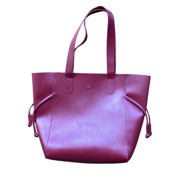 Neiman Marcus Tote and Makeup bag set in faux leather - Picture 2 of 11